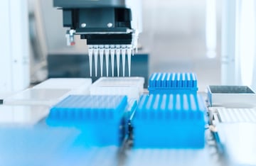 card-3235_Pipetting robot laboratory