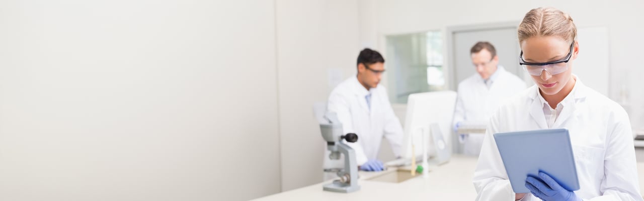 hero bg-3242_Scientist using tablet while colleagues working behind