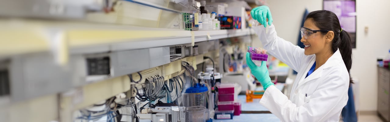 hero bg-3272_scientist in labcoat wearing nitrile gloves, doing experiments in lab