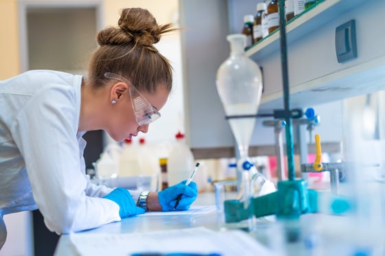 3270_young woman scientist in laboratory working