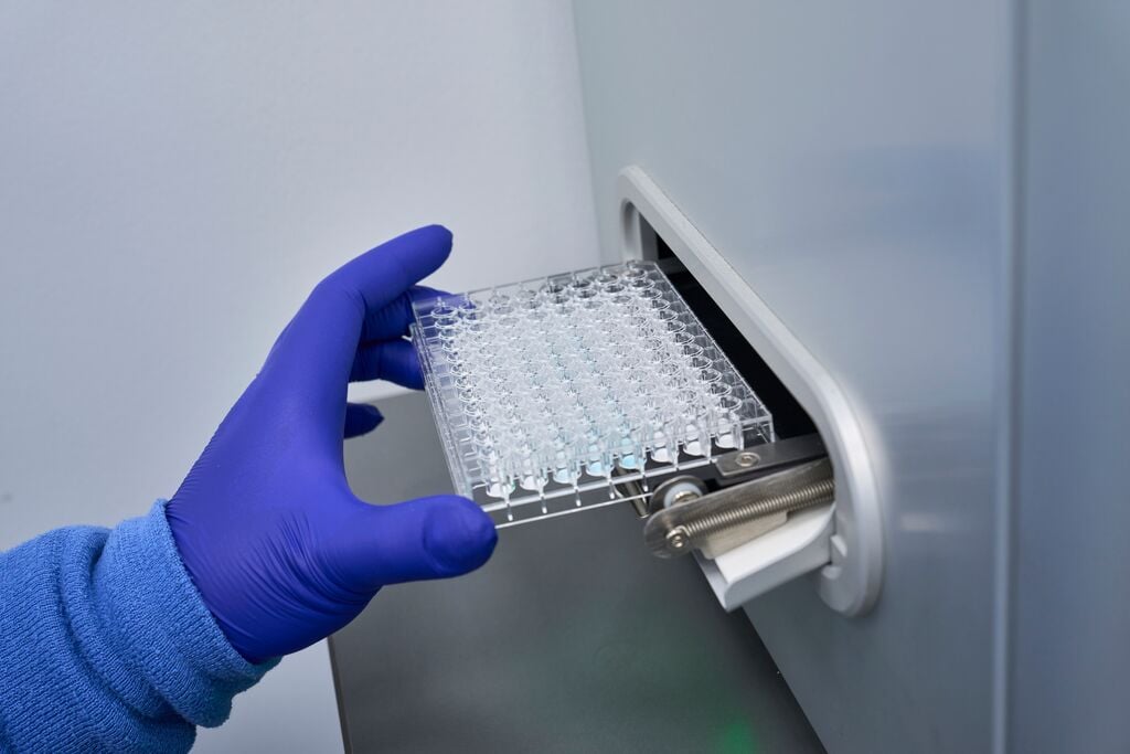3750_Custom Photo_Analyzing lab results