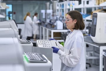 3669_Custom Photo_Laboratory professionals