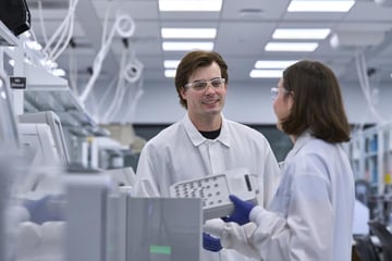 3671_Custom Photo_Laboratory professionals