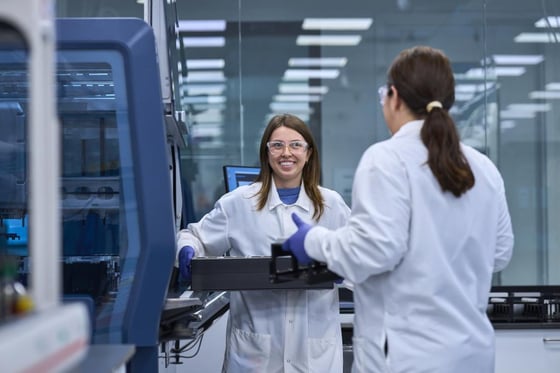 3693_Custom Photo_Laboratory professionals