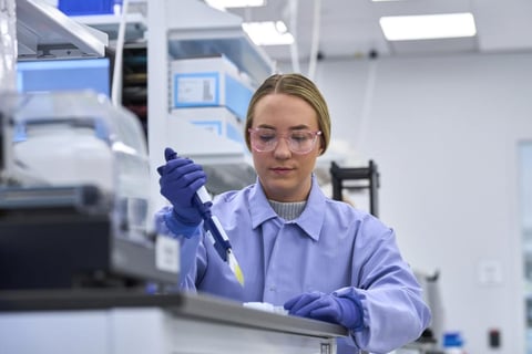 3715_Custom Photo_Laboratory professionals