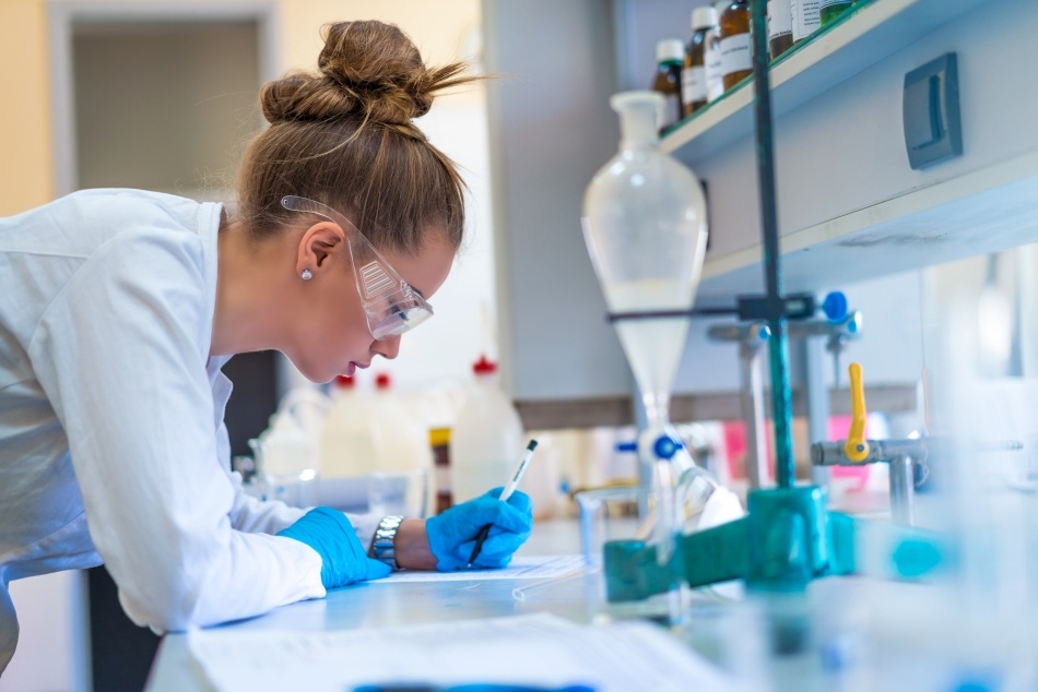 card-3270_young woman scientist in laboratory working