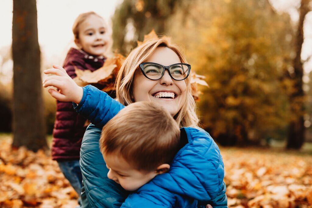 Website Featured_JPG-2256_Mother laughing and playing with her kids outdoors